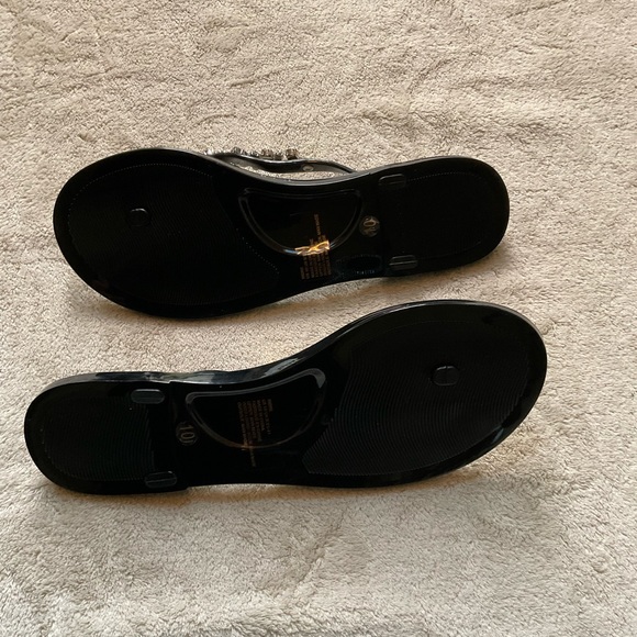 Stylish slip on embellished thong sandals in black by Shoe Dazzle. - Picture 5 of 6